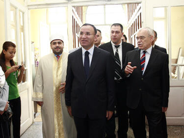 Турският вицепремиер пристигна в Кърджали под ръка с Дал и Исмаилов