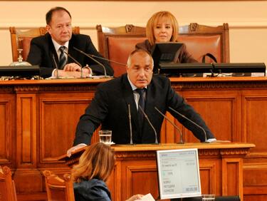 Борисов се изпусна: ГЕРБ "събират" парламента да бранят президента 