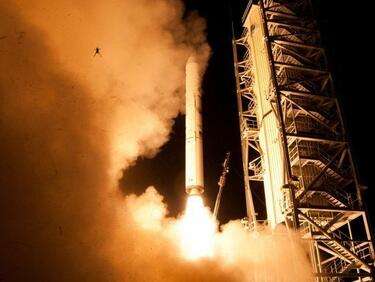 Лунна сонда на НАСА си взела жаба за компания