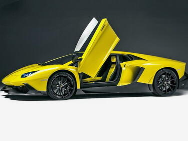 Пуснаха Lamborghini от чисто злато, платина и диаманти