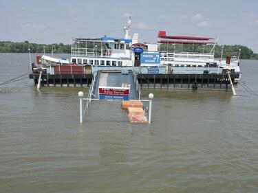 Плавателният път по Дунав край остров Батин е затворен
