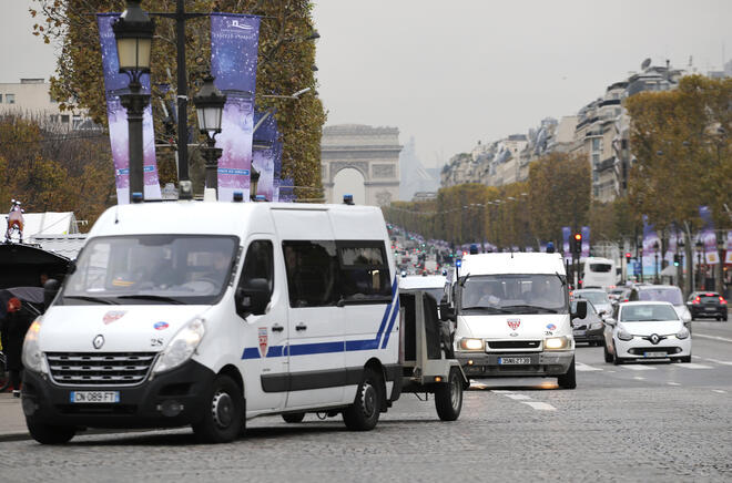 Въоръжен вся паника в Париж – стреля наред