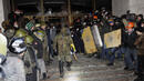Украинската провинция минава в тотално настъпление за сваляне на Янукович