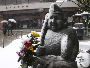 Снегът уби двама в Япония