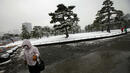 Силният снеговалеж взе още жертви в Япония