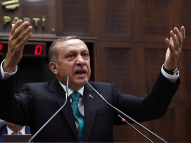 Опозицията в Турция призова за разследване срещу Ердоган за корупция (СНИМКИ)