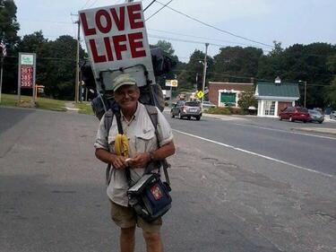 „Обичай живота“ - на това учи хората американец, пътувайки из страната (ВИДЕО)
