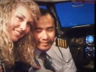 Пилот от злощастния малайзийски самолет канил момичета в кабината?