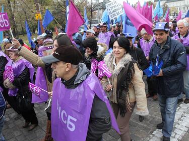 Служители на „Напоителни системи“ излязоха на протест