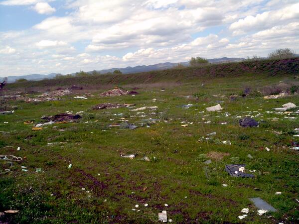 Отпадъци заливат софийското село Чепинци