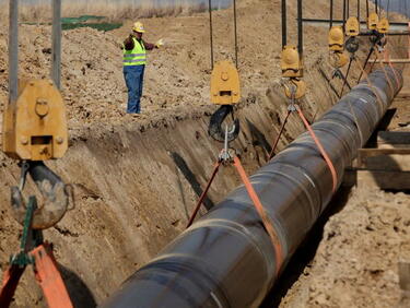 Въпреки дълговете "Газпром" няма да спре газовите доставки за Украйна