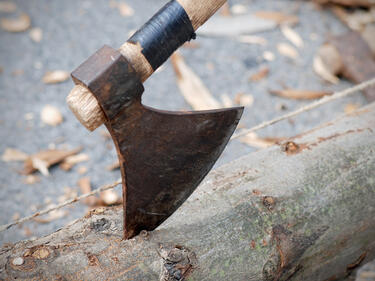 57-годишен мъж бере душа след жесток побой с лопата и брадва 