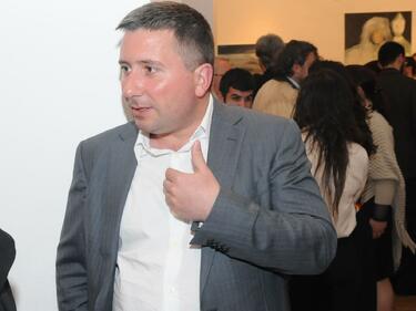 Олигархът Прокопиев обикаля телевизиите да се обяснява за "опорните точки"