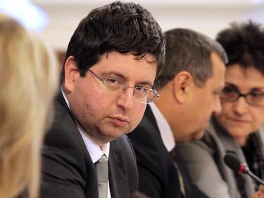 Чобанов отрече директорът на Агенция "Митници" да е подал оставка