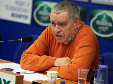 Константинов: Политиците да си опичат акъла, че народът обеднява 