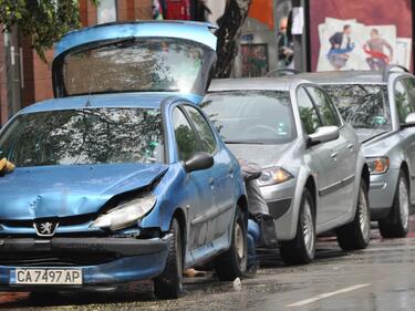 Верижна катастрофа с три автомобила е станала в Благоевград