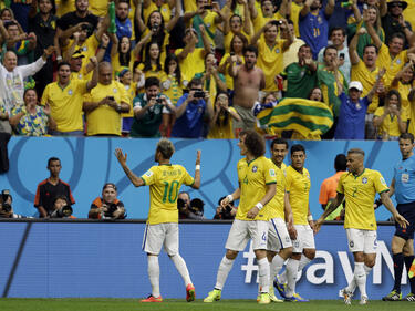 Бразилия разпиля Камерун и спечели Група А на Световното