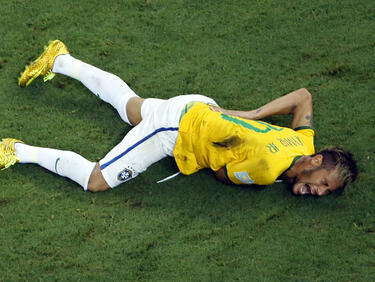 Бразилия загуби Неймар за оставащите мачове от Мондиал 2014