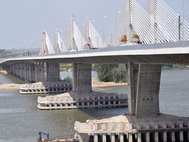 ТИР-ове задръстиха Дунав мост 2