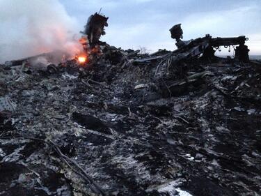 Теории на конспирацията! Кой свали самолета над Украйна и уби 295 души