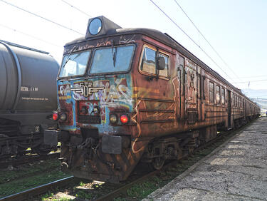 Три влака спряха движение заради протест на роми 