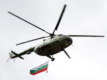 Вертолети спасяват бедстващите в Бургас 