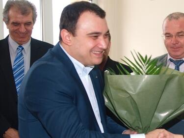 След удара от съда отстраненият видински кмет понесе и бояджийска атака 