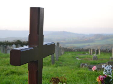 Солени глоби за непочистен гроб в София ще плащат близките на починалия