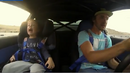 Татко на годината? Баща демонстрира екстремно шофиране на 4-годишно (ВИДЕО)