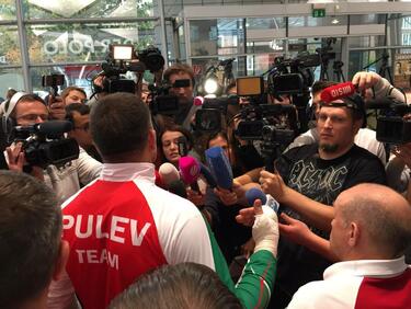 Пулев и Кличко показаха мускули два дни преди "сблъсъка на века" 