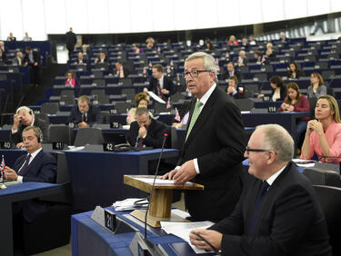 ЕП  обсъжда  вота на недоверие на ЕК след скандала с Люксембурглийк