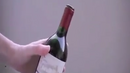 Лесен трик, с който да си отворите бутилка вино, ако нямате тирбушон (ВИДЕО)