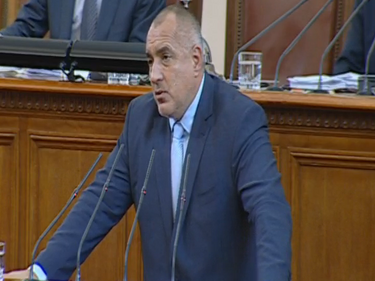 Борисов: Не може да плащаме 10 души да се возят на влакове от по 100 тона