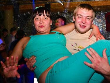 В дискотеките в Русия се случват странни неща...