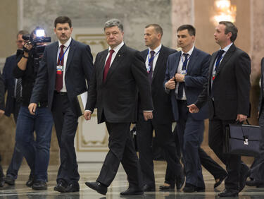 "Борба на нерви" в Минск - мирните преговори за Украйна продължиха цяла нощ