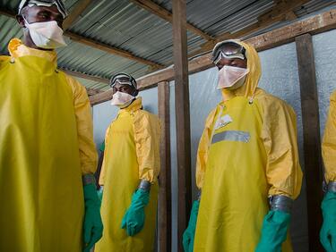 Британците с тайно разследване дали "Ислямска държава" ще използва ебола като оръжие 
