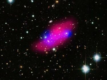 Черните дупки и тъмната енергия са различни прояви на гравитацията