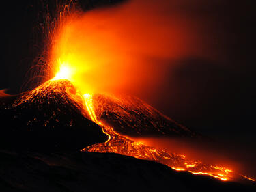 Вулканите сеят разруха и обновяват Земята