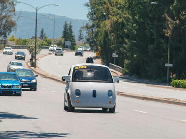 Безпилотните автомобили на Google вече се движат по улиците на Маунтин Вю (ВИДЕО)