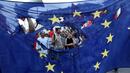 Гърците не бързат да се радват, удължават банковата ваканция в страната