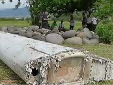 Продължава загадката около изчезналия  MH370