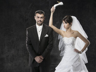 Младоженец съди жена си, след като за пръв път я зърнал без грим

