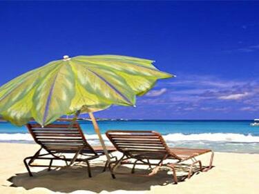 Шезлонгът и чадърът на плажа по-евтини от следващото лято