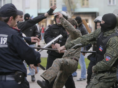 Още една жертва на бунтовете в Киев, Радата затвори заради бомбени заплахи