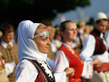 Над 2 500 участнци посреща международен фолклорен фестивал в България