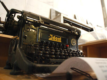 Враца показва стогодишни пишещи машини 

