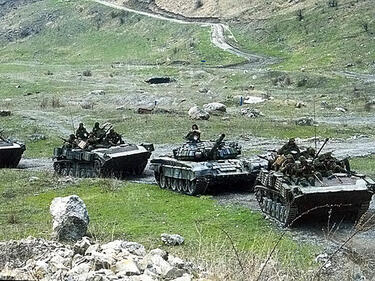 Руснаците струпаха огромно количество военна техника в Крим