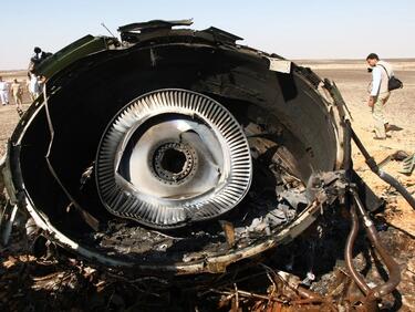 Взрив на двигател е причинил катастрофата с руския А321