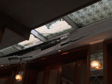 Падна част от стъкления покрив на хотел "Шератон"