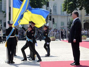 Сътресения в Украйна! Порошенко сваля кабинета, иска оставката и на главния прокурор